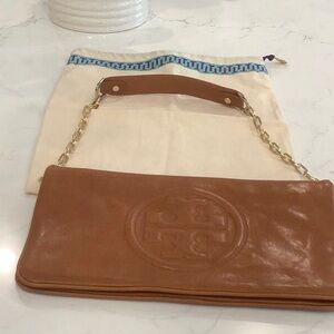 Tory Burch clutch: shoulder bag. Detachable strap. Interior zippered pocket